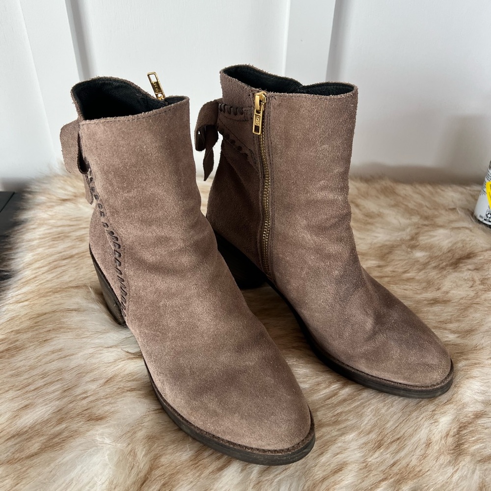 UGG Grey ‘Fraise’ Suede Ankle Booties